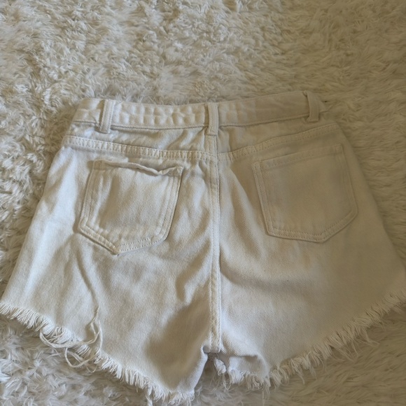SHEIN Frayed Hem White Jean Shorts - Picture 2 of 3